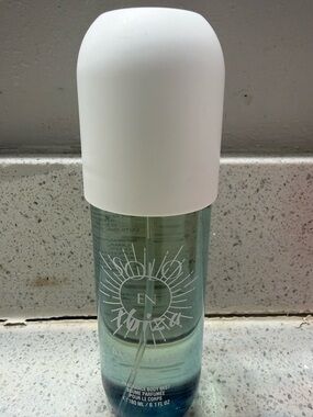 Bath & Body Fragrance Body Mist in Light Aqua/White